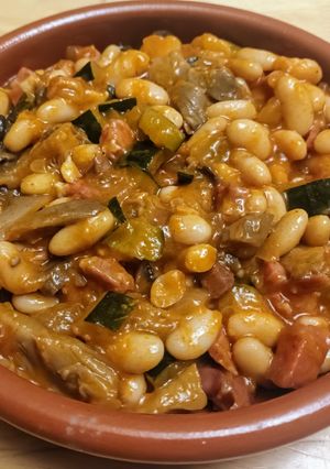 Foto principal de Alubias con jamón y setas