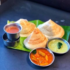 A picture of South Indian breakfast.