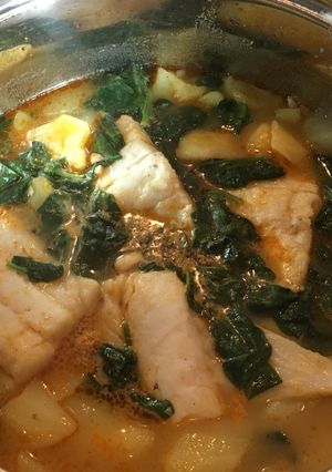 Una foto de Patatas con bacalao y espinacas