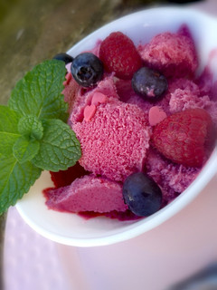 Una foto de Helado de Frutas del Bosque