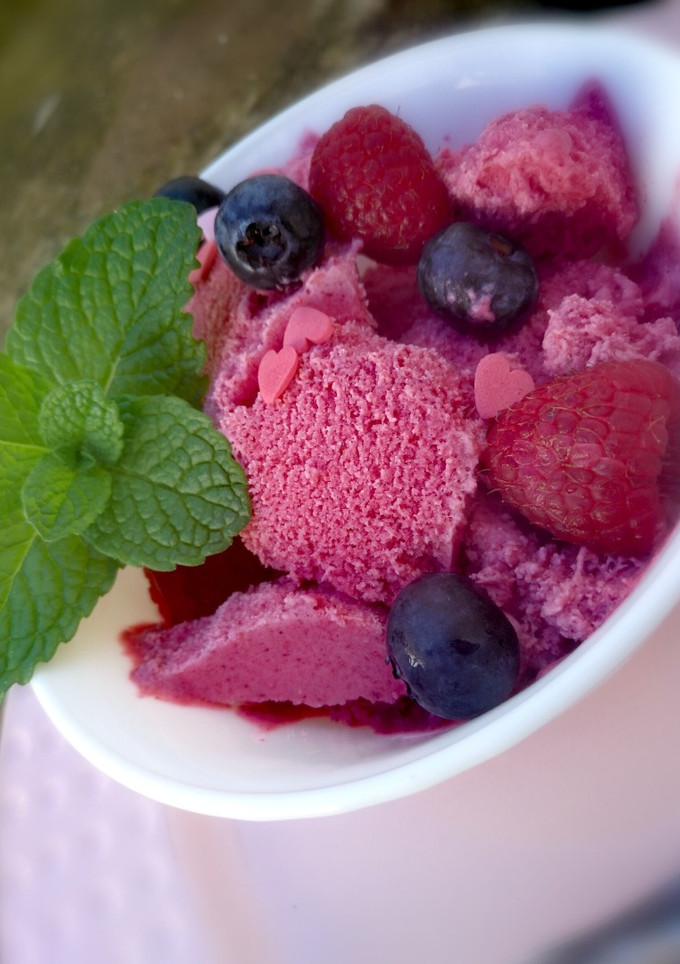 Una foto de Helado de Frutas del Bosque
