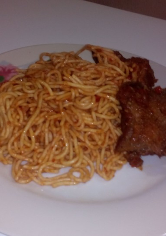 A picture of Jollof spaghetti.