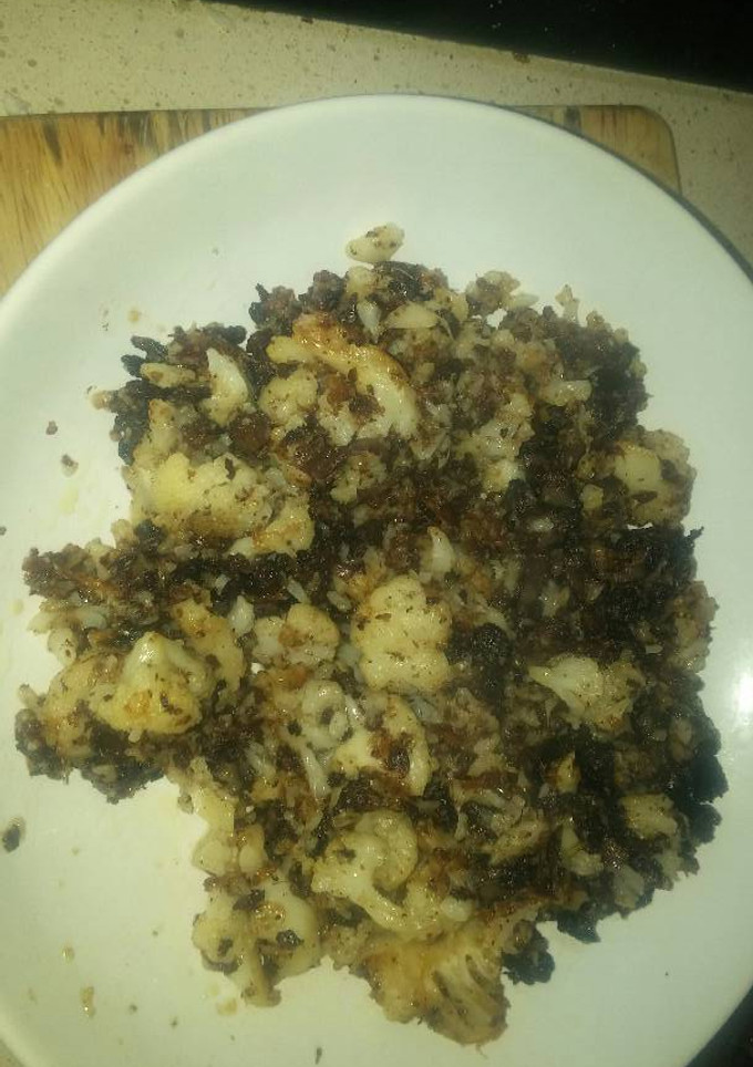 Una foto de Coliflor frita con morcilla