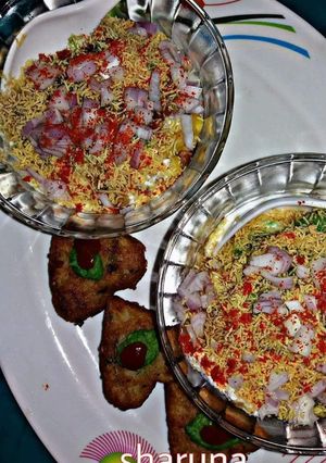 A picture of Ragda Patties.