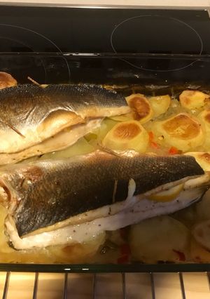 Una foto de Lubina al horno muy fácil