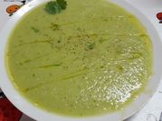 Una foto de sopa fría dulce