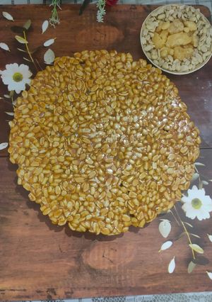 ચિક્કી (Chikki Recipe In Gujarati) રેસીપી મુખ્ય ફોટો