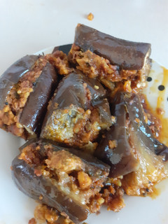 ભરેલા રીંગણ (Bharela Ringan Recipe In Gujarati) રેસીપી મુખ્ય ફોટો