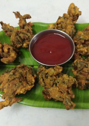 A picture of Crunchy Arbi patta pakoda Aloo patra pakoda.