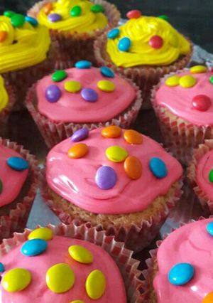 Una foto de Cupcakes de Vainilla rellenos de dulce de leche