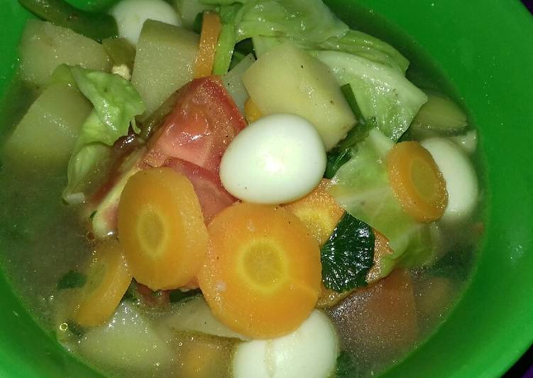 Sop telur puyuh dengan sayuran Sop telur puyuh dengan sayuran