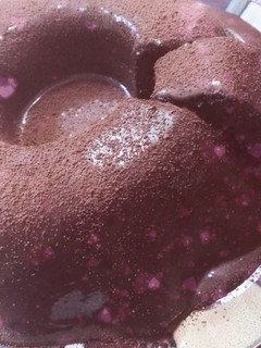 صورة لوصفة كيكه البركان بصلصه الشوكولا ✨😍