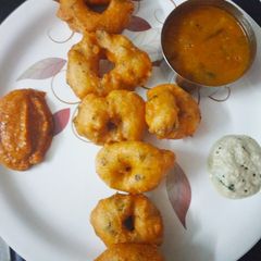 Medu vada A picture of Medu vada.