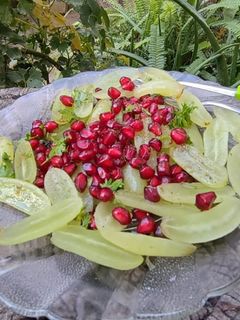 લીલી દ્રાક્ષ અને દાડમ નુ સલાડ (Green Grapes Pomegranate Salad Recipe In Gujarati) રેસીપી મુખ્ય ફોટો