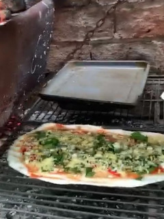 Una foto de Pizzas a la parrilla