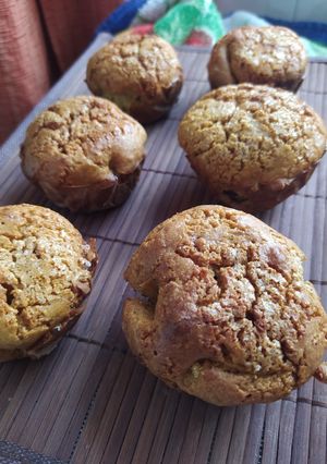 Una foto de Muffins de canela y avena, con pasas