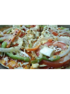 વેજ પનીર ચીઝ પીઝા (vej paneer cheese pizza recipe in Gujarati) રેસીપી મુખ્ય ફોટો