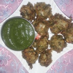 A picture of Vrat ke raw banana ke pakode.