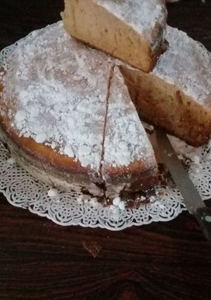 Una foto de Bizcochuelo de vainilla con dulce de membrillo😍🙈