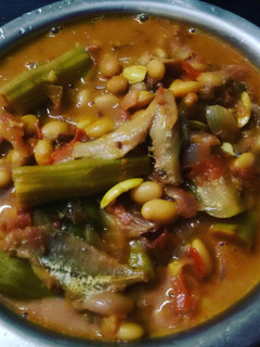 நாட்டு மொச்சைக் கருவாட்டுக் குழம்பு (பாரம்பரிய முறையில்) / mochai karuvadu kulambu Recipe in tamil செய்முறை முக்கிய புகைப்படம்