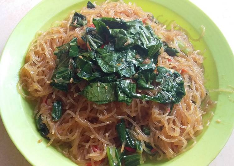 Langkah Mudah untuk Menyiapkan Bihun kecap sawi hijau simpel untuk pemula yang Bisa Manjain Lidah