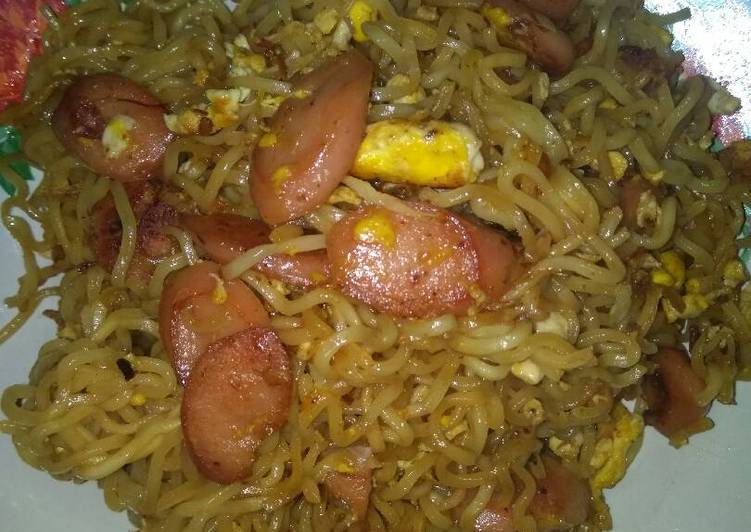 Indomie spesial sotel (sosis telur)