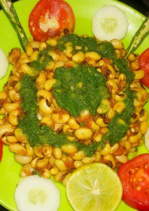 A picture of Masaledaar lobiya green chutney mix.