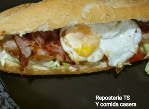 Foto principal de Bocadillo de chivito