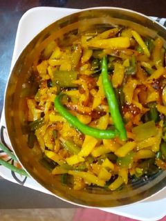 আলু পেঁয়াজকলি ভাজা (aloo peyajkoli bhaja recipe in Bengali) রেসিপির প্রধান ছবি