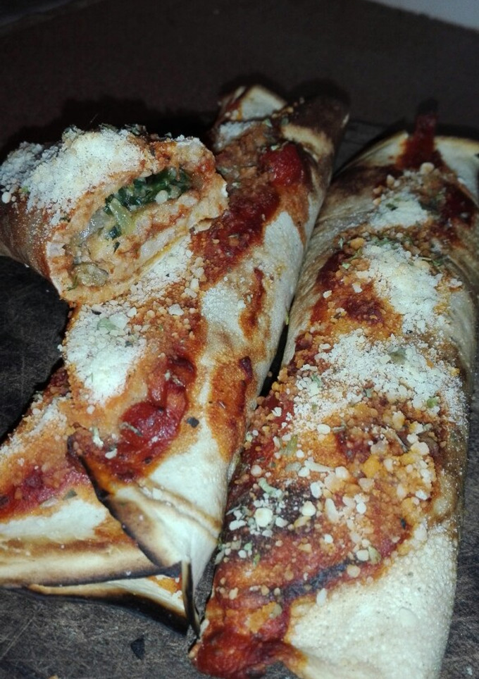 Una foto de Canelones de acelga y salsa de tomate súper rica 🌯🍅
