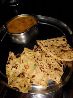 स्टफ्ड आलू पनीर पराठा (stuffed aloo paneer paratha recipe in Hindi) रेसिपी मुख्य फोटो