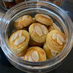 รูปของ Kue kering almond cookies