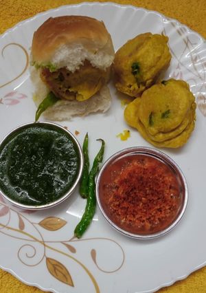 A picture of Vada Pav and Batata Vada.