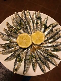Una foto de Sardinas al horno con ajo y perejil