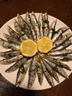 Una foto de Sardinas al horno con ajo y perejil