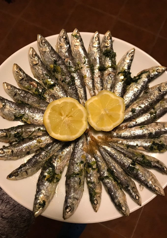 Una foto de Sardinas al horno con ajo y perejil