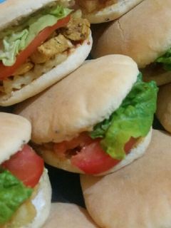 صورة لوصفة خبز البطبوط في الفرن بحشوة شاورما الدجاج اللذييذة 🍔