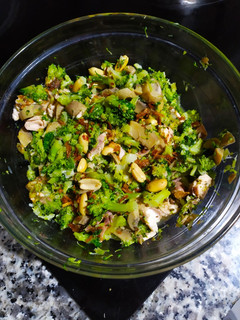 Una foto de Ensalada de brócoli y caballa