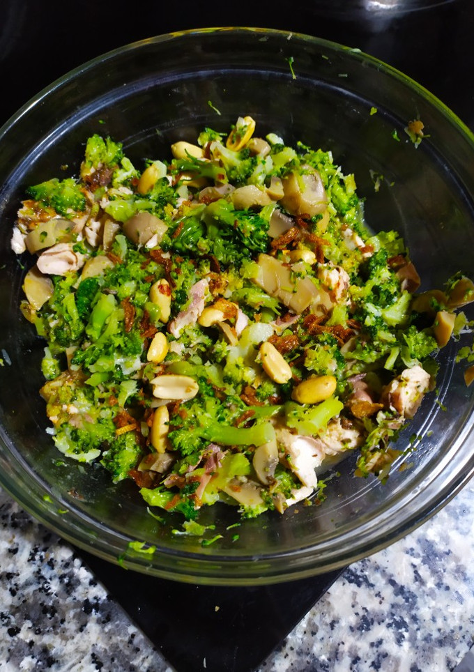 Una foto de Ensalada de brócoli y caballa