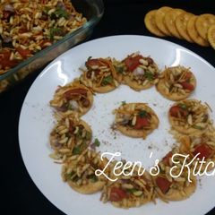 A picture of Jhal Muri Canapes.