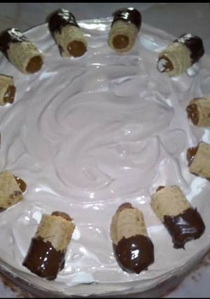 Una foto de Torta de crema y chocolate