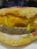 Arepa🫓rellena🥯de fiambre🧀de pollo casero y chutney de mango🧅🥭🌶️