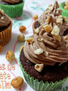Una foto de Cupcakes de nutella, avellanas y chocolate