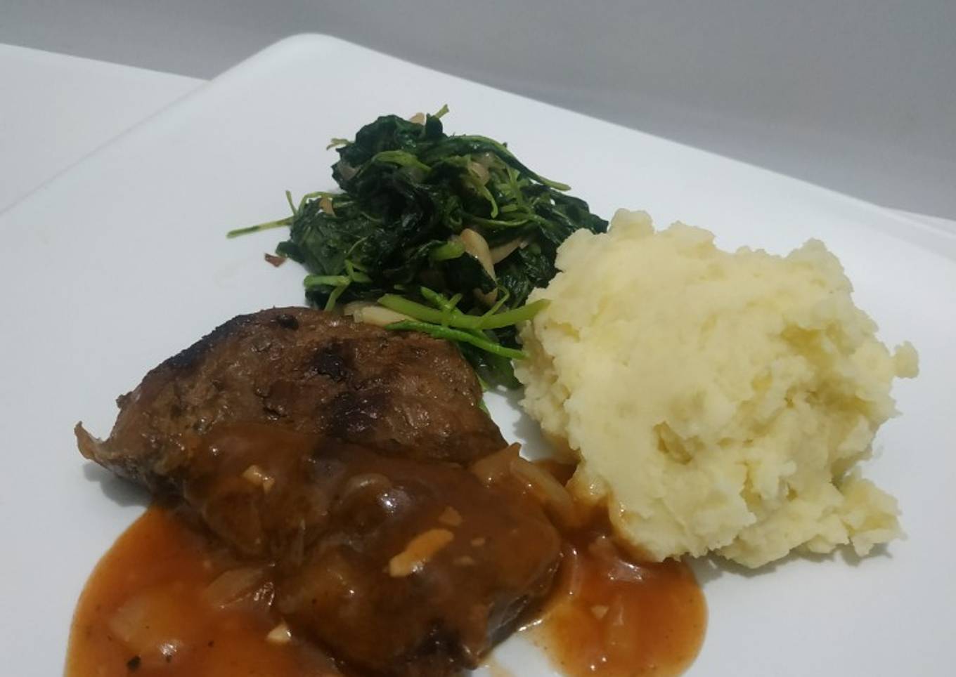 Steak daging dg tumis bayam & mashed potato