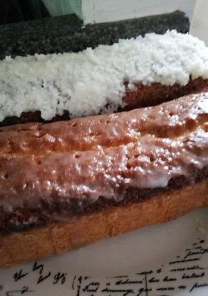 Una foto de Budín con glasé de limón y coco 🥥