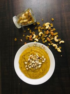 લચકો મોહનથાળ (Lachko Mohanthal Recipe In Gujarati) રેસીપી મુખ્ય ફોટો