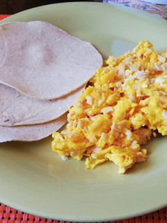Una foto de Huevos revueltos con jamón
