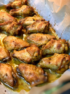 Una foto de Alitas de pollo especiadas con Simply Cajurry