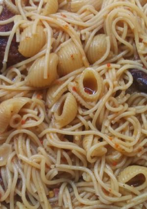 A picture of Pasta jellof.