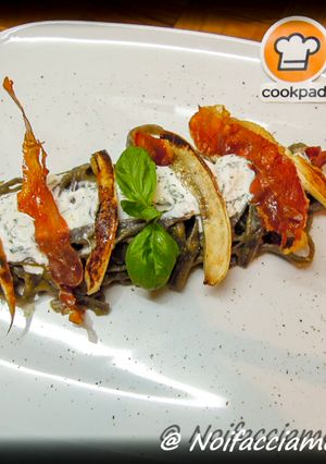 Foto di Tagliatelle di Riso Venere con melanzane, stracciatella e speck